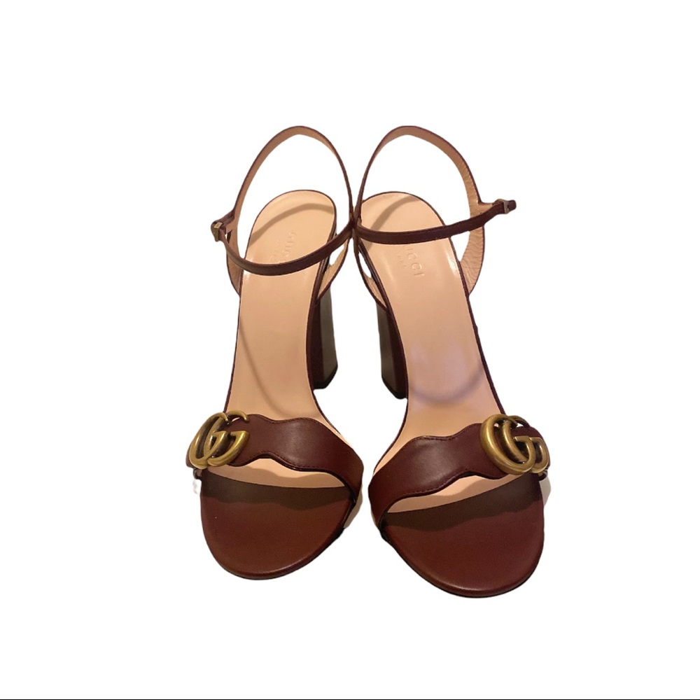 GUCCI AUTHENTIC 💯 
Marmont logo-embellished leather sandals